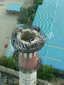 高空拆除煙囪